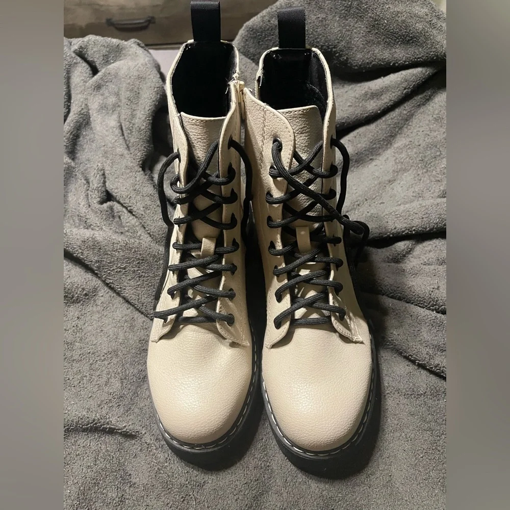 Union Bay Boots - Picture 1 of 8